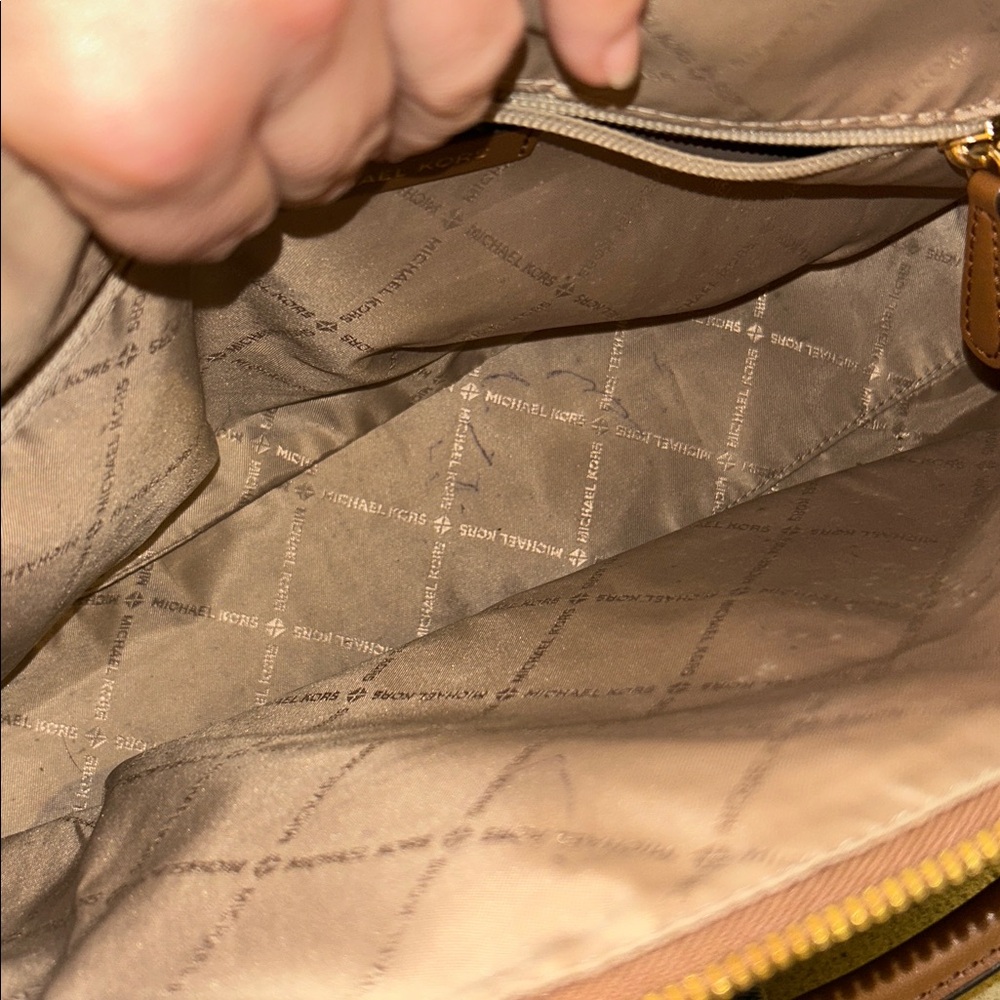 Michael Kors Shelia Medium Logo Satchel - Picture 5 of 11